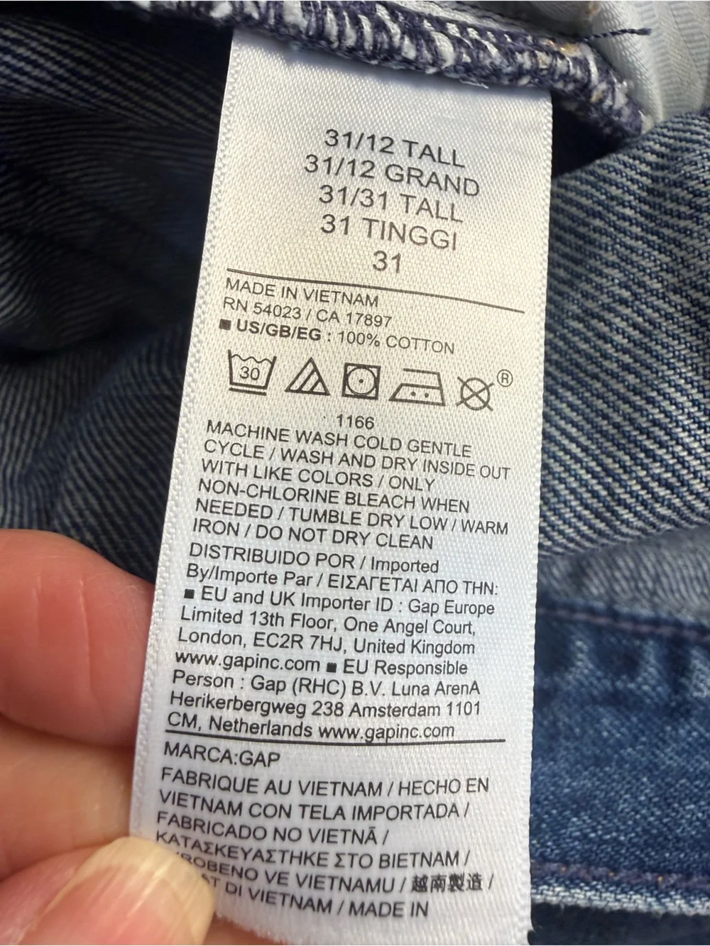 GAP High-Rise Medium Wash Barrel Leg Jeans Size 31 / 12 Tall